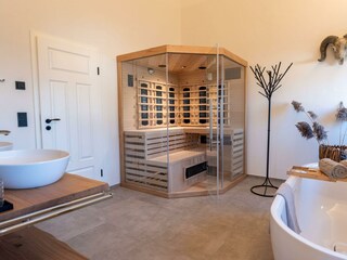 Infrarotkabine_im_Bad_OG