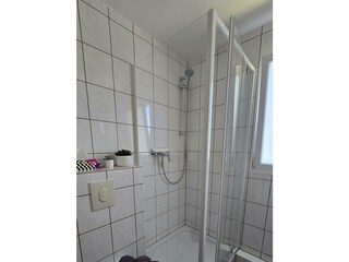 Badezimmer mit Dusche