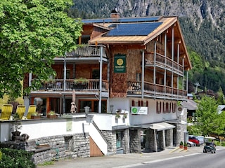 Biotel Ansicht Sommer