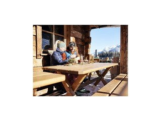 Winterliche_Pause_mit_Köstlichkeiten_im_Brandnerta