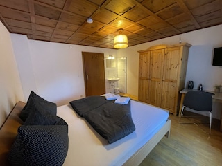 Zimmer 5 - Doppelzimmer mit Gemeinschaftsbad