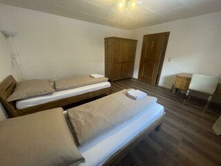 Zimmer 1 - 2 Einzelbetten