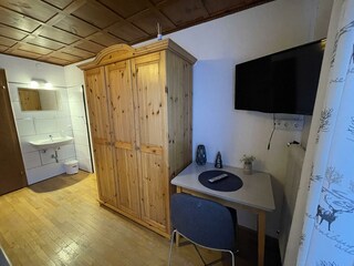 Zimmer 5 - Doppelzimmer mit Gemeinschaftsbad
