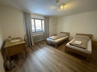 Zimmer 1 - 2 Einzelbetten