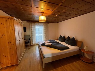 Zimmer 5 - Doppelzimmer mit Gemeinschaftsbad