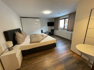 Zimmer 6 - Doppelzimmer mit Gemeinschaftsbad