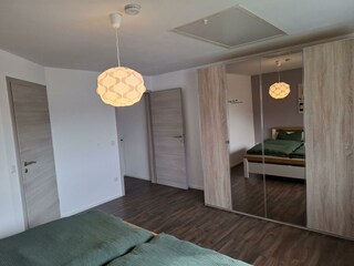 Schlafzimmer 2. OG (2)