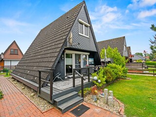 Außenansicht des Nurdachhauses