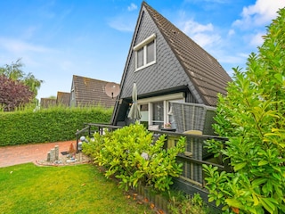 Außenansicht des Nurdachhauses