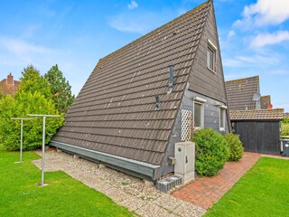 Außenansicht des Nurdachhauses