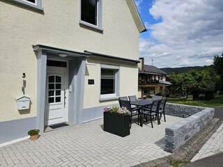 Eingang mit Terasse