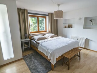 Schlafzimmer mit Doppelbett
