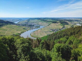 Blick auf Mehring vom Aussichtspunkt Fünfseenblick