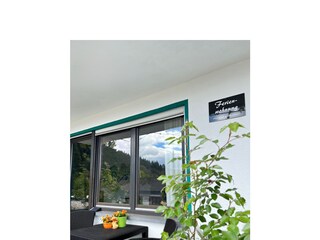 Charmante Terrasse mit Blick auf summende Bienen u