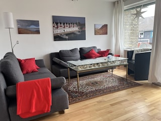 Wohnzimmer mit Balkon Zugang