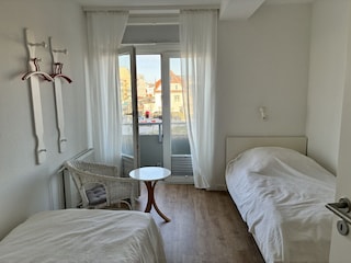 Schlafzimmer 2 - mit kleinem Balkon