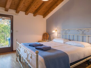 Wohnzimmer mit Balkon