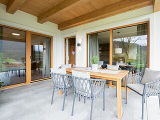 großzügige Terrasse