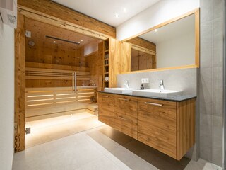 Badezimmer mit Sauna und Infrarot