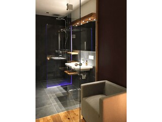 Panoramareich_privates Bad plus Fauteuil