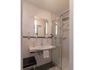 Regendusche, Radio im Badezimmer