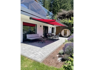 Terrasse mit Sonnenschutz