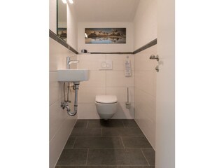 WC im Studio getrennt vom Badezimmer