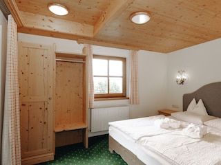 Enzian Schlafzimmer (3)