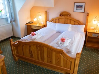 Doppelzimmer mit Bademantel