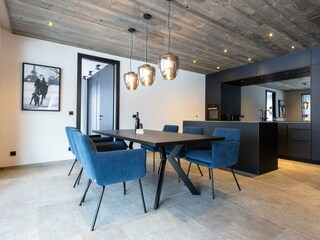 APARTMENT 2-2