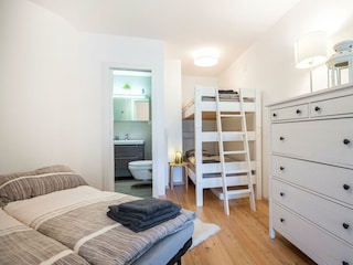 Schlafzimmer 2 - Stockbett und Schlafcouch (opt.)