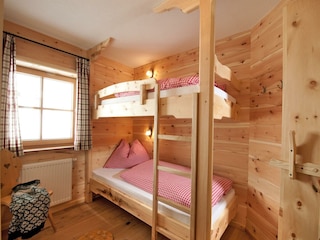 Kinderzimmer aus Zirbenholz