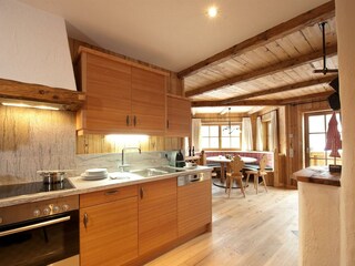 Küche und Wohnraum in unseren Almsuiten