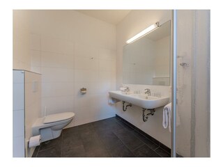 bad-im-appartement-für- 6-personen