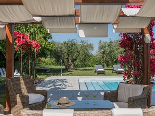 Villa Monticelli – Pavillon im Poolbereich