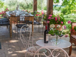Villa Monticelli - Porch with dining and seating area