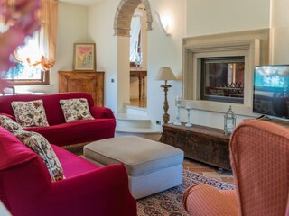 Villa Monticelli - Living room with sofas and TV area