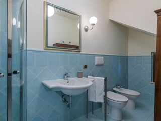 Villa Monticelli - En-suite bathroom with shower
