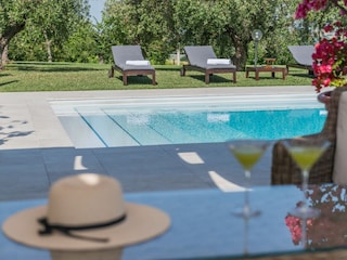 Villa Monticelli – Poolzugang mit römischer Treppe