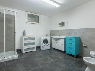 Villa Margot - Bathroom with shower and washing machine