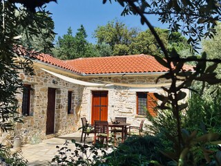 Kalivi Elena Haus inmitten wunderschöner Natur.