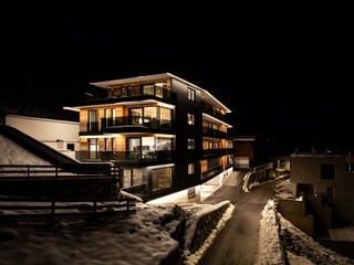 Aussen Abend Westseite II