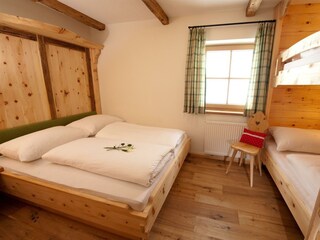 Feldingalm-Hofgastein-Zirbenholz-Schlafzimmer