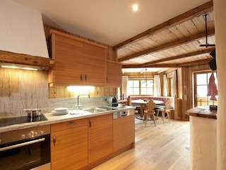 Küche und Wohnraum in unseren Almsuiten