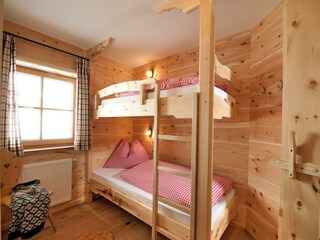 Kinderzimmer aus Zirbenholz