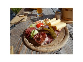 Brettljause auf der Alm