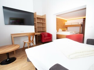 Ausziehcouch in der Familiensuite Gosaukamm