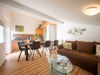 Wohnküche mit ausziehbarer Couch