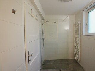 Badezimmer EG begehbare Dusche