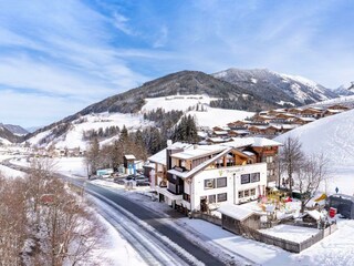 aussenansicht-winter-Hotel_Unterreith_Winter2026_H